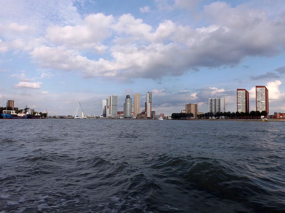 Rotterdam, von der Maas aus gesehen